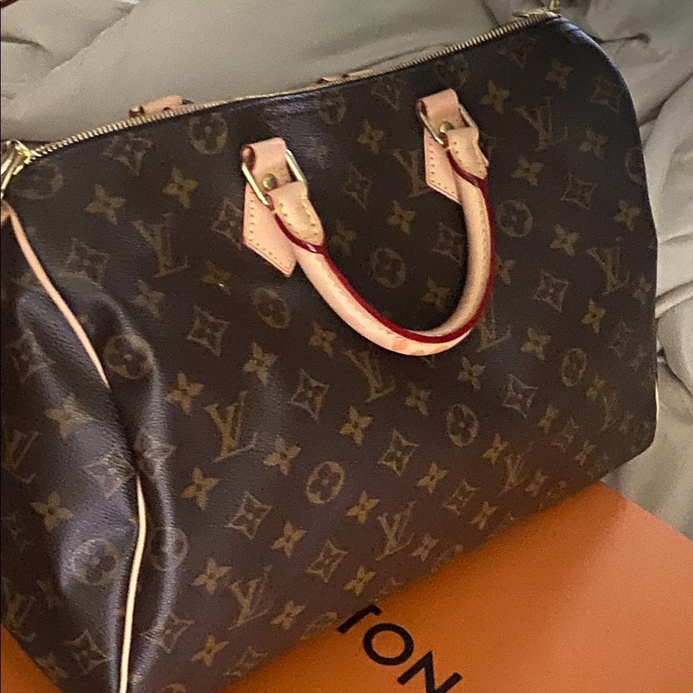 Louis Vuitton Purse Only Worn Once